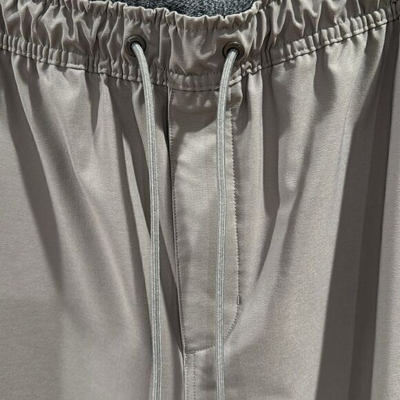 VUORI TRAIN TECH PANTS. SHIITAKE - Picture 3 of 12